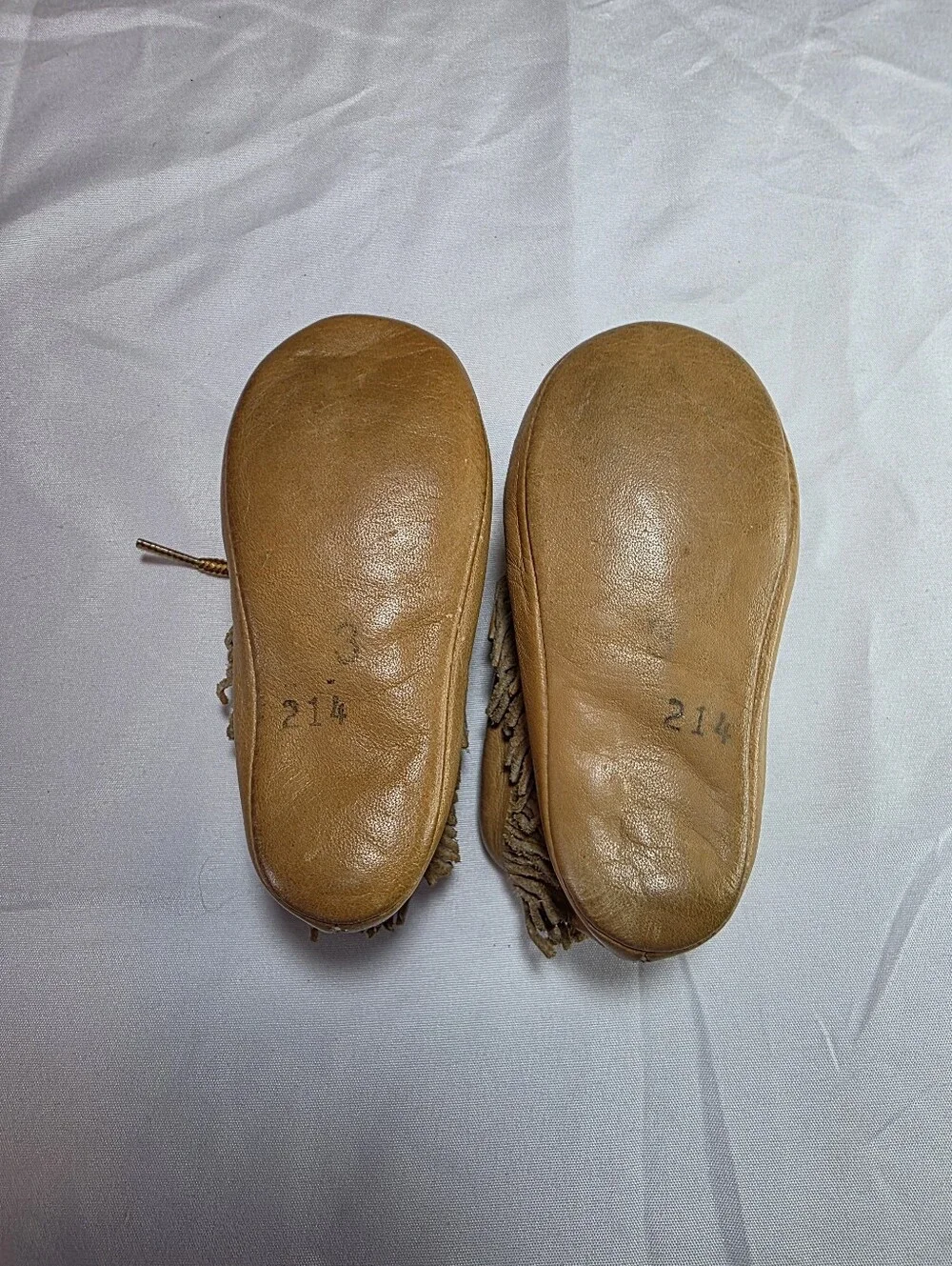 Vintage Baby Tan Leather Minnetonka Moccasin Shoes w Bead Detail Size 3 EUC